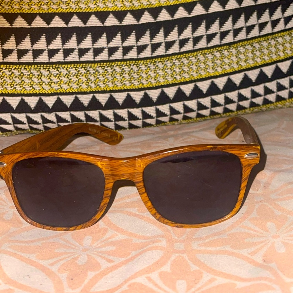 Wood look sunglasses